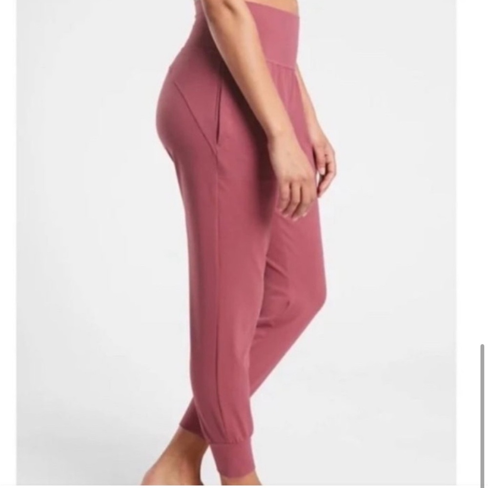 Athleta Salutation Jogger Powervita Victorian Berry XS EUC - Picture 4 of 7